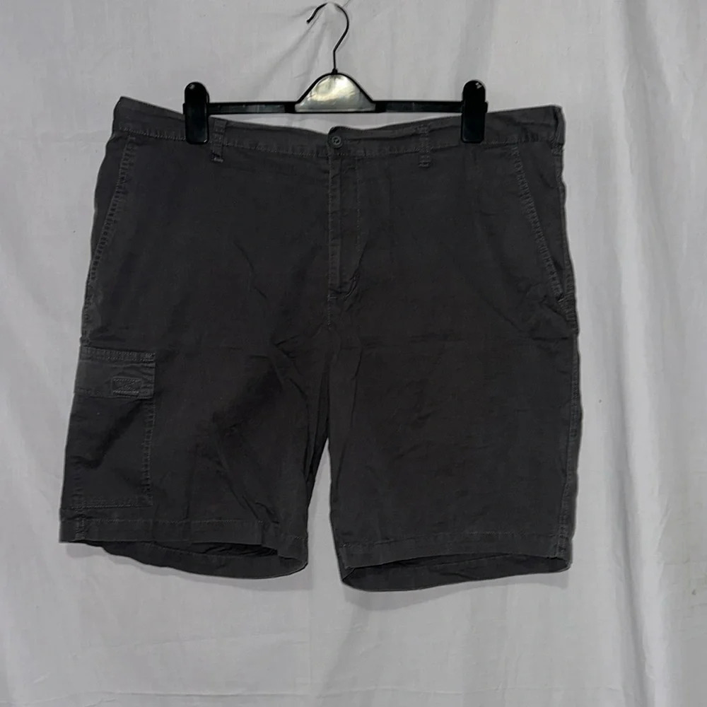 men's gray Columbia cargo shorts size 42w 10L